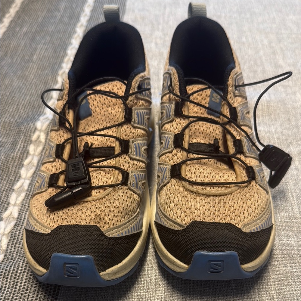 Salomon Tan and Black Athletic Trail Shoes Girls sz 1